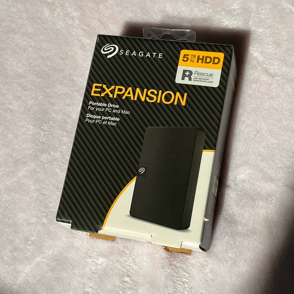 Seagate Expansion Portable Drive 5TB - Picture 1 of 2